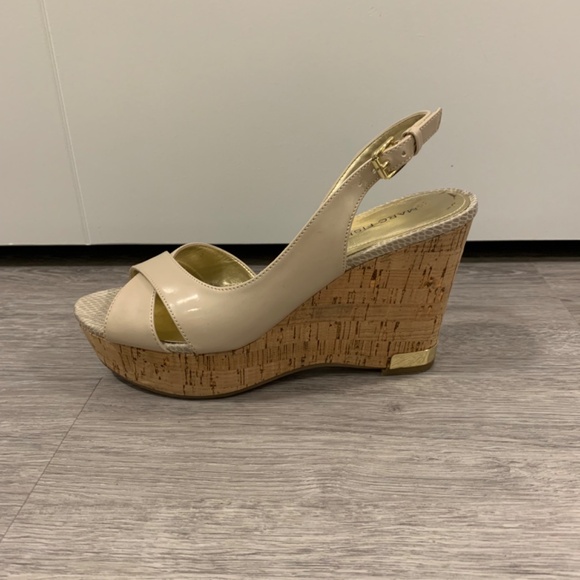 Nude Marc Fisher cork wedge heels size 6.5 - Picture 3 of 7